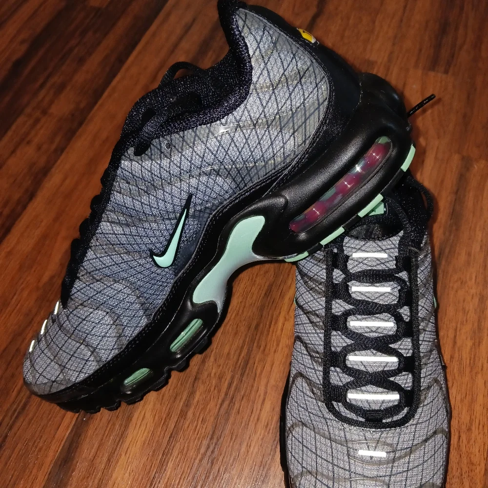 NIKE AIR MAX PLUS... - Picture 3 of 4